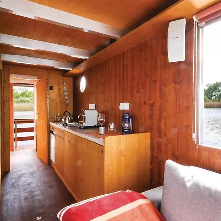 2 Bedroom Amazing Ship In Πλωτό κατάλυμα Radewege