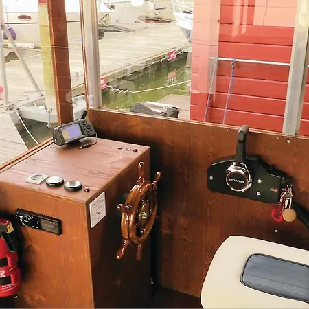 2 Bedroom Amazing Ship In 3*