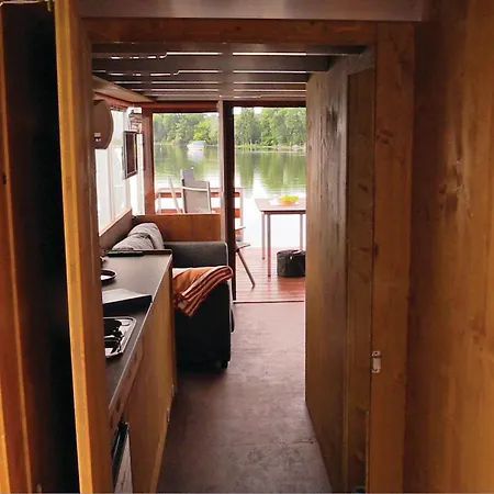 2 Bedroom Amazing Ship In