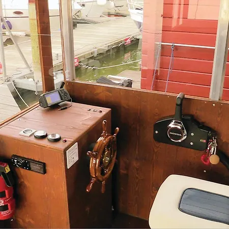 2 Bedroom Amazing Ship In