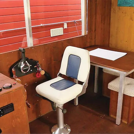 2 Bedroom Amazing Ship In