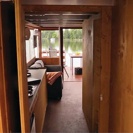 2 Bedroom Amazing Ship In Πλωτό κατάλυμα Radewege