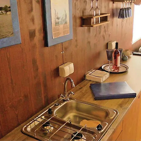 2 Bedroom Amazing Ship In Radewege